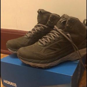 Hoka One One Women’s Challenger Mid GoreTex Boot - Size 8 NEW